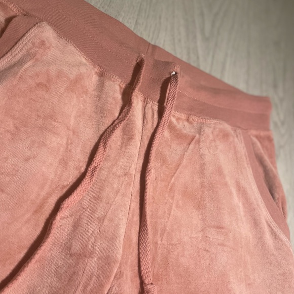 Woman’s dusty pink set. - Picture 9 of 9